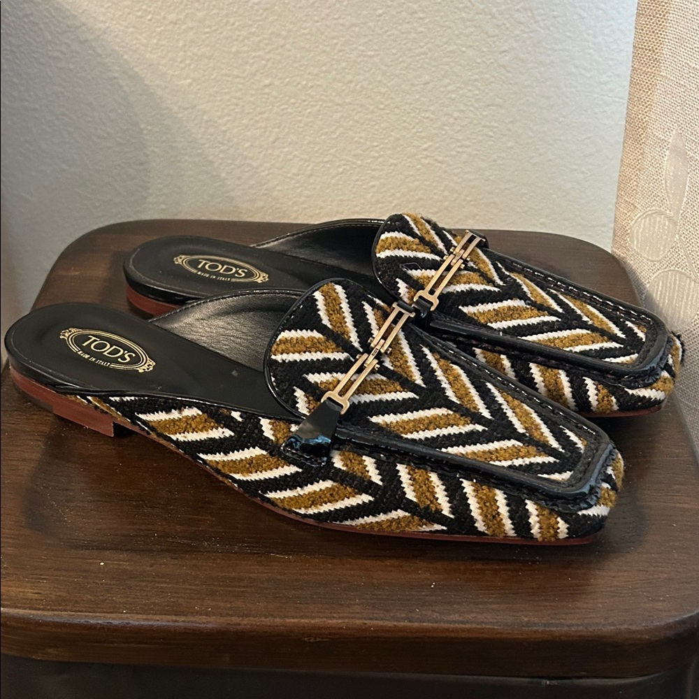 Tod's Women's Black and Brown Chevron Moccasins